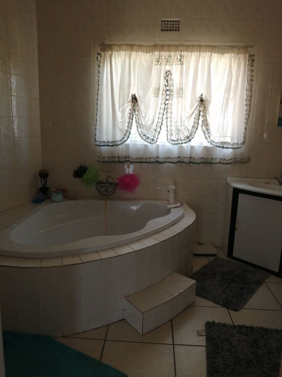 5 Bedroom Property for Sale in Sasolburg Free State